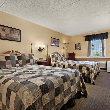 Country Living Inn Smoketown  외부 사진