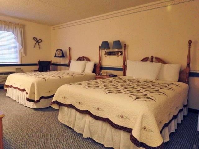 Country Living Inn Smoketown  외부 사진