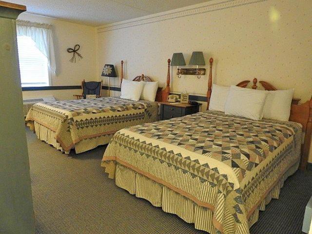 Country Living Inn Smoketown  외부 사진