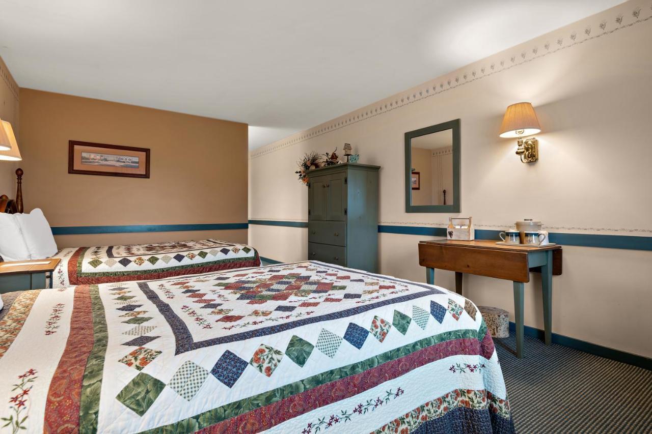 Country Living Inn Smoketown  외부 사진