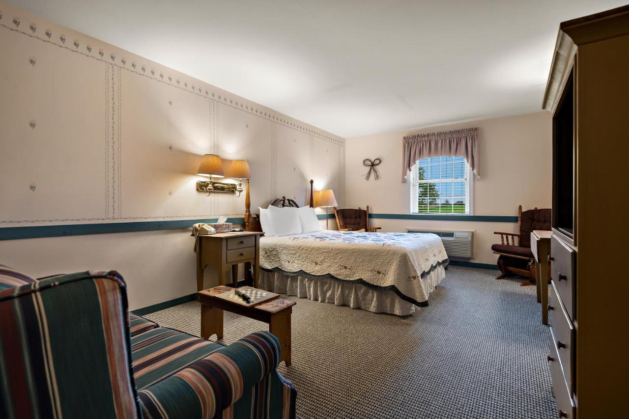 Country Living Inn Smoketown  외부 사진