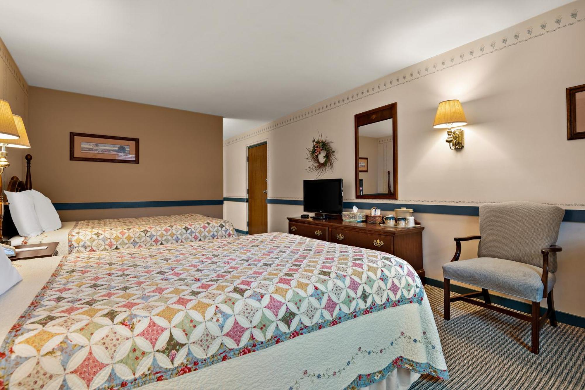 Country Living Inn Smoketown  외부 사진