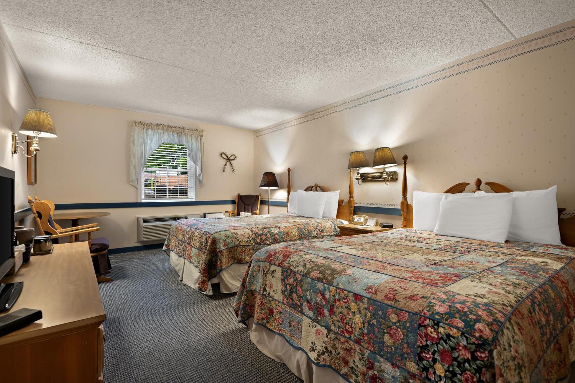Country Living Inn Smoketown  외부 사진